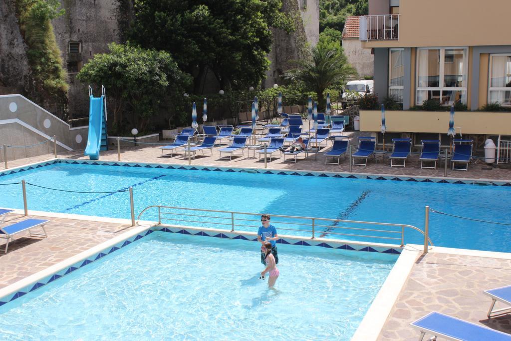 Casa Vacanza San Pietro Maiori Eksteriør billede